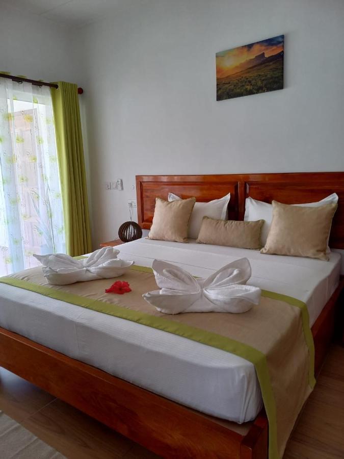 Athara'S Apartment Baie Sainte Anne Luaran gambar